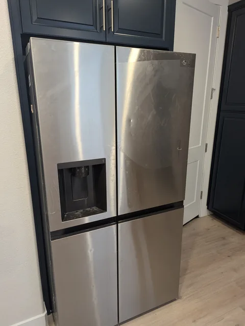 Refrigerator water line connected for the ice maker and dispenser
